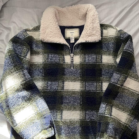 Sweater - Picture 1 of 2